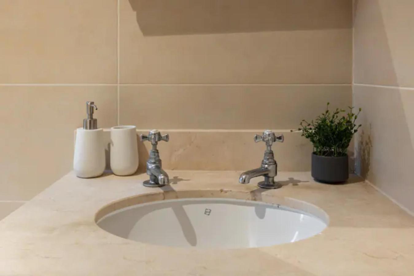 The West Kensington Collection Apartment London Bagian luar foto
